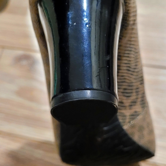 Anne Klein faux snakeskin heels. Size 8.5 - Picture 6 of 8